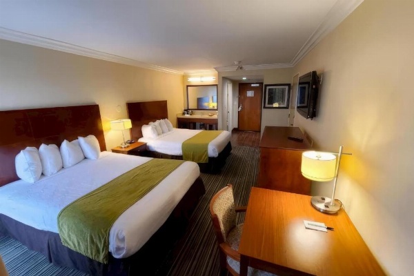 HUNTINGTON BEACH INN image 13