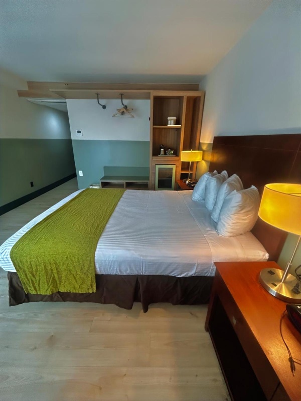 HUNTINGTON BEACH INN image 6